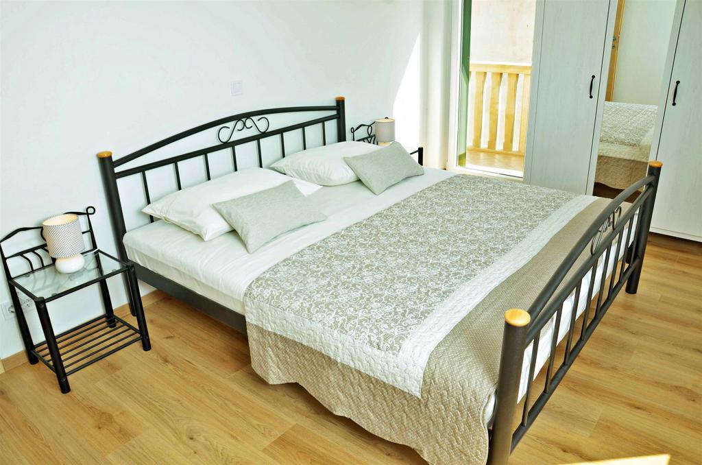 Apartment Luna Postira Kültér fotó